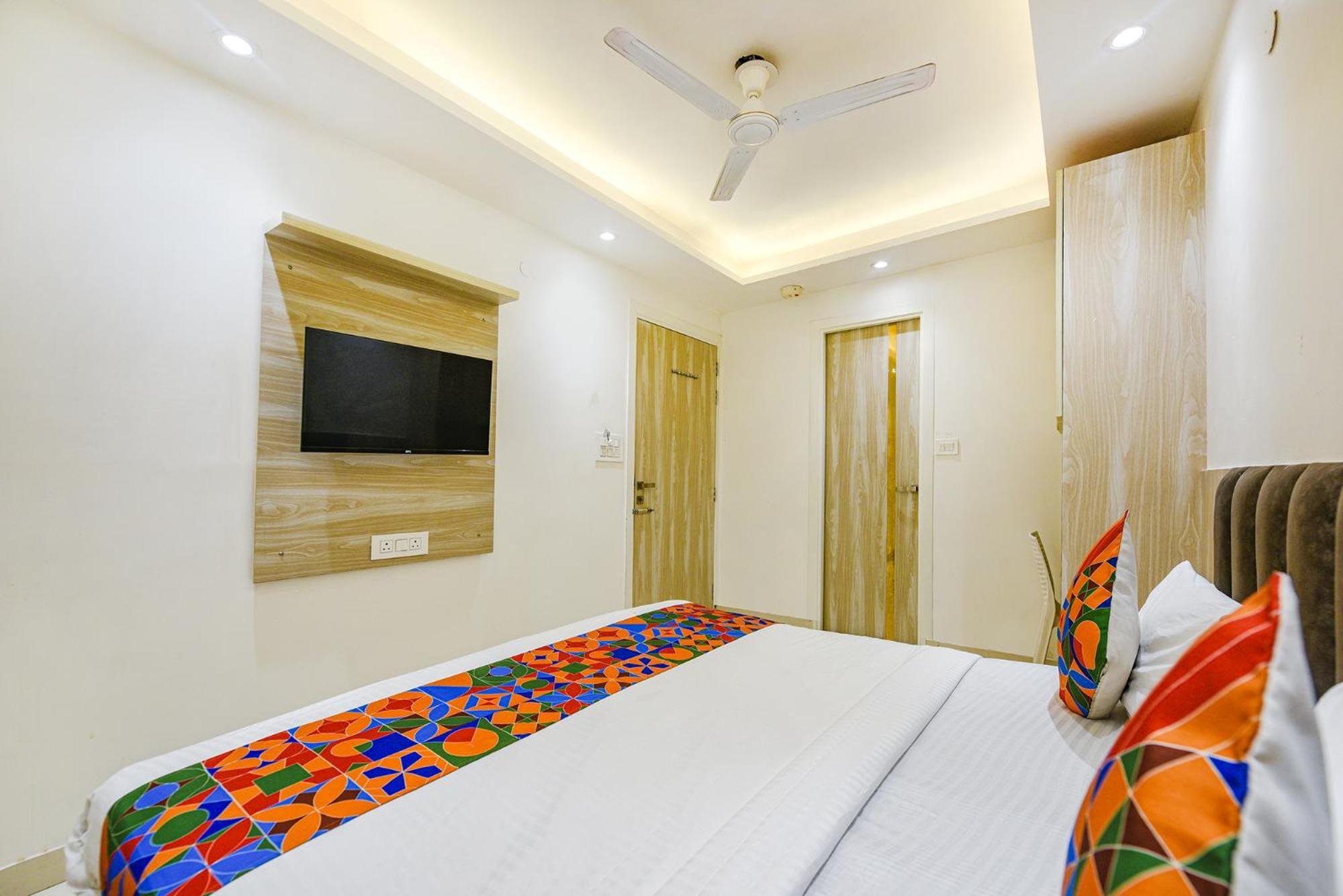 דלהי Fabhotel Luxury Inn Near Adarsh Nagar Metro מראה חיצוני תמונה