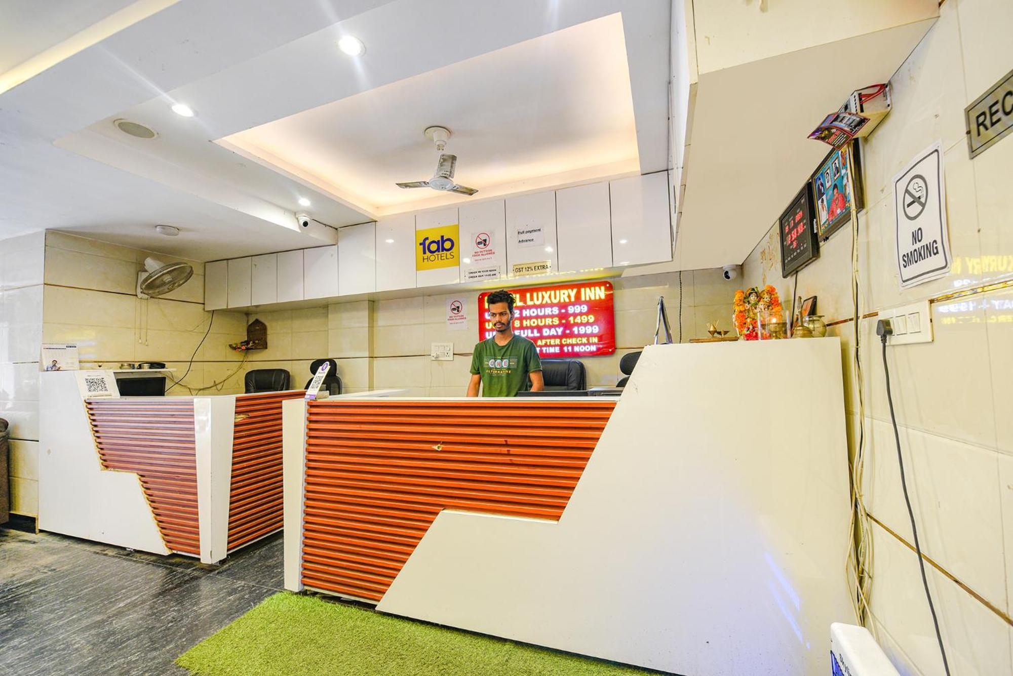 דלהי Fabhotel Luxury Inn Near Adarsh Nagar Metro מראה חיצוני תמונה