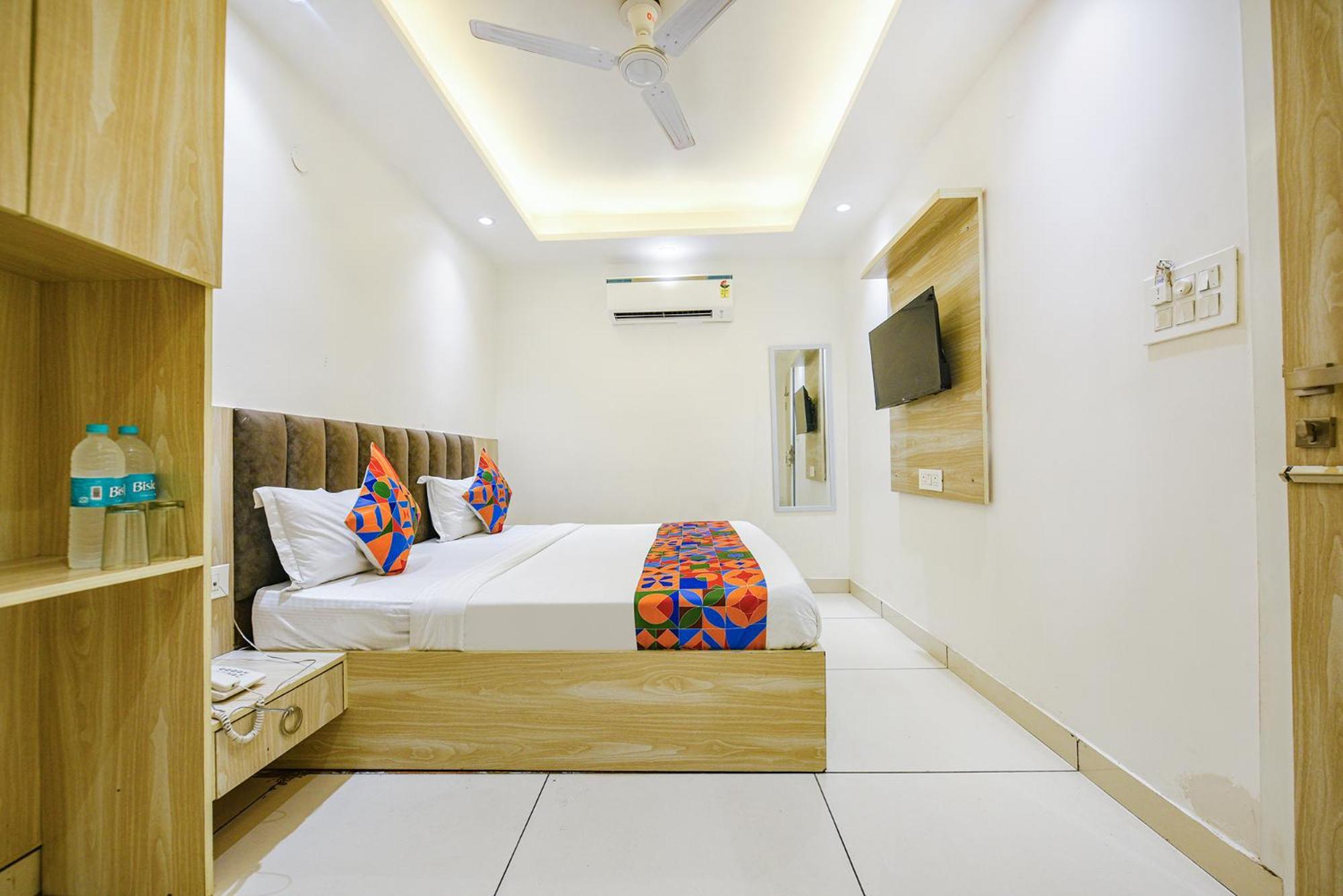 דלהי Fabhotel Luxury Inn Near Adarsh Nagar Metro מראה חיצוני תמונה