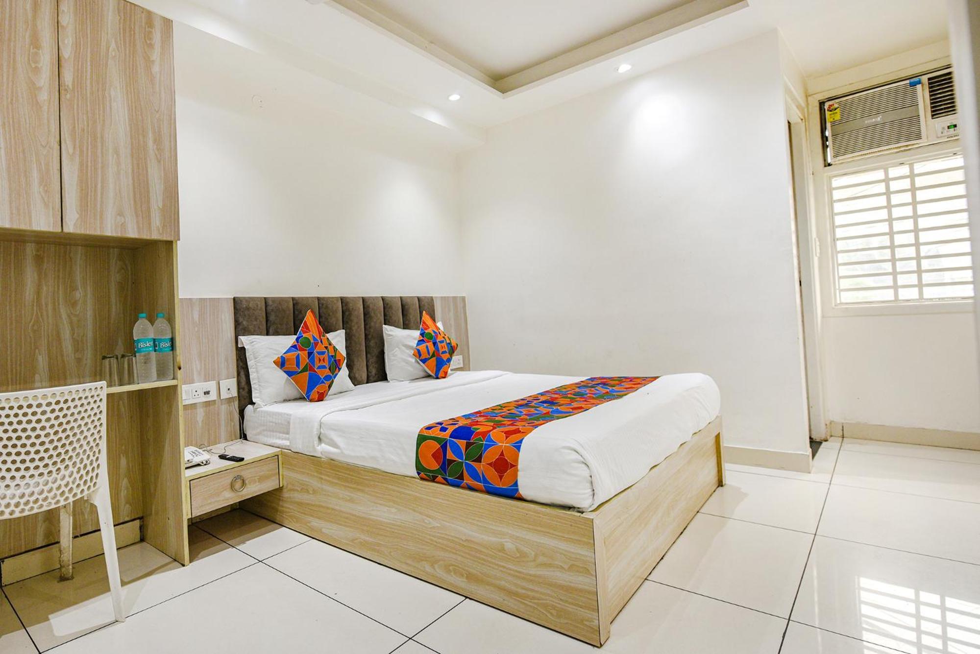 דלהי Fabhotel Luxury Inn Near Adarsh Nagar Metro מראה חיצוני תמונה
