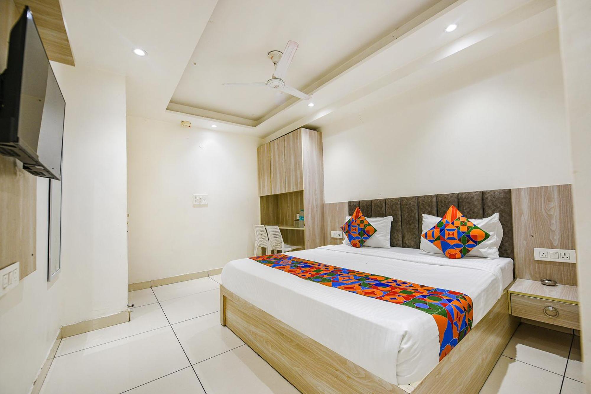 דלהי Fabhotel Luxury Inn Near Adarsh Nagar Metro מראה חיצוני תמונה
