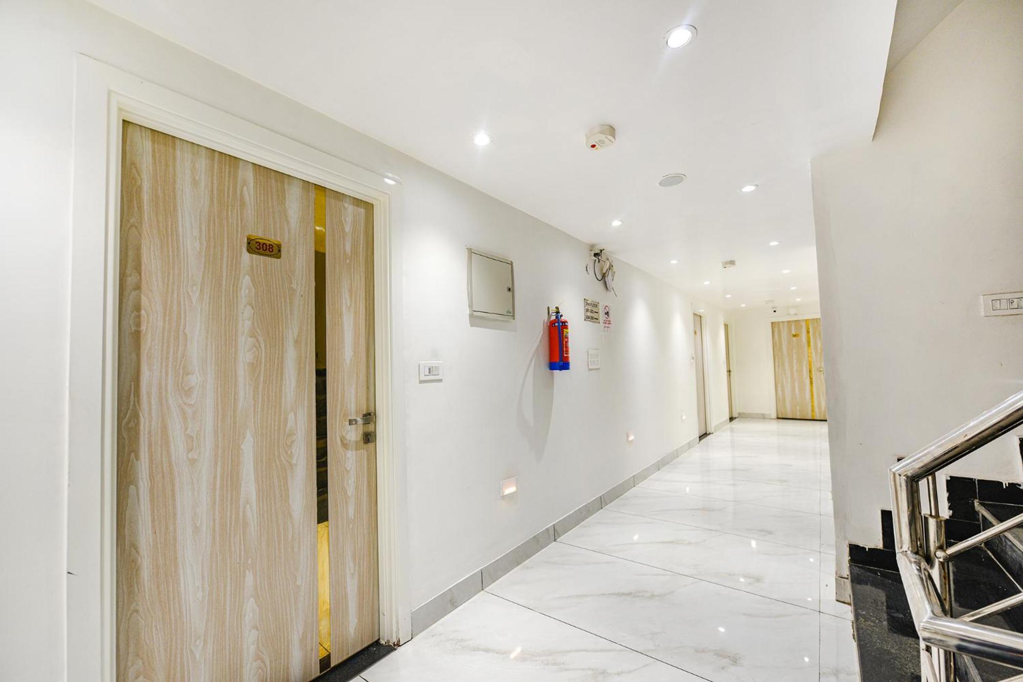 דלהי Fabhotel Luxury Inn Near Adarsh Nagar Metro מראה חיצוני תמונה