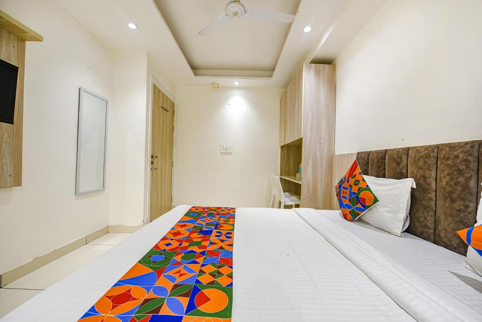 דלהי Fabhotel Luxury Inn Near Adarsh Nagar Metro מראה חיצוני תמונה