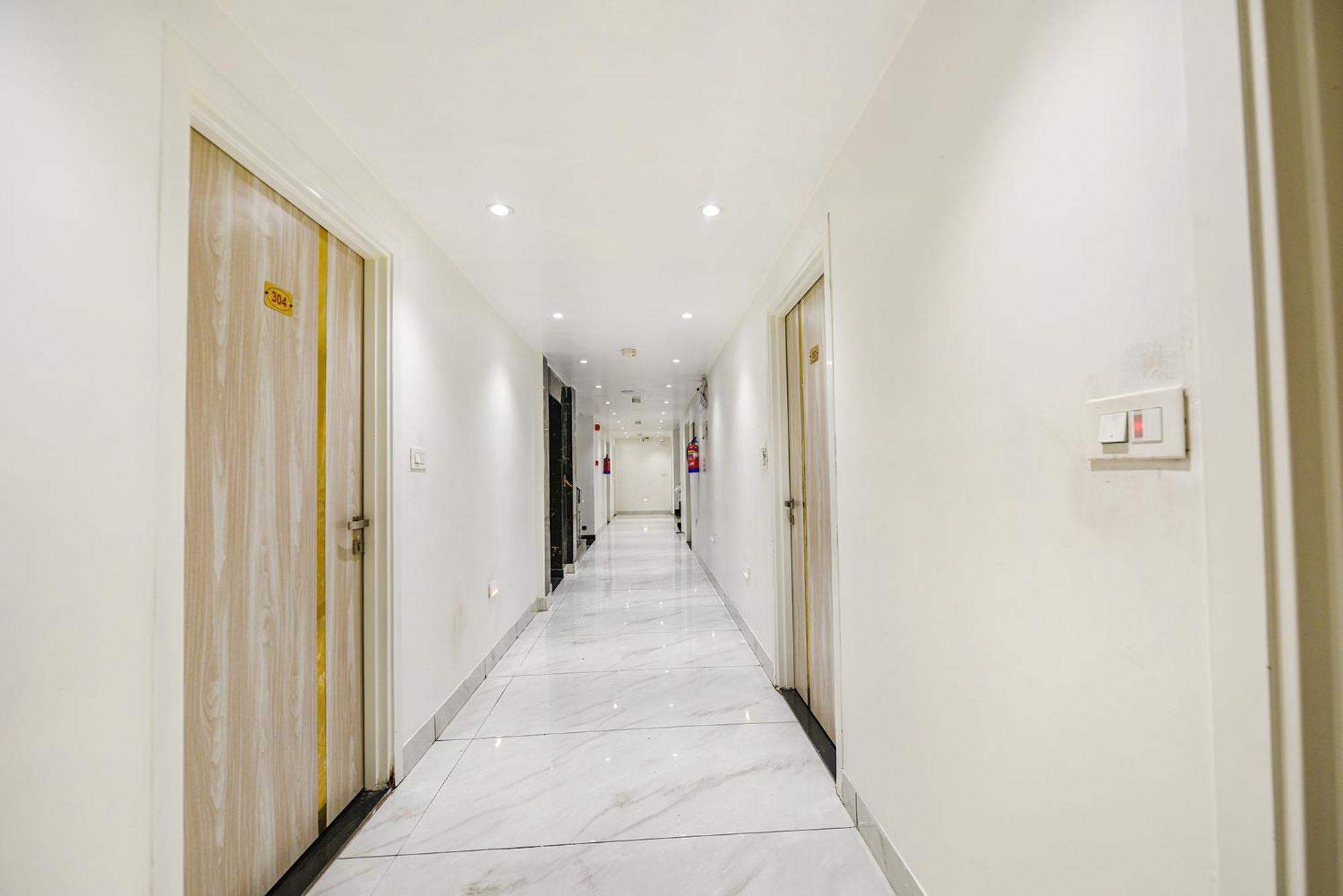 דלהי Fabhotel Luxury Inn Near Adarsh Nagar Metro מראה חיצוני תמונה