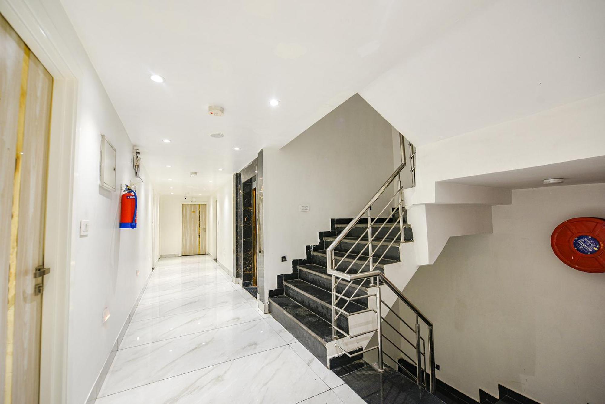 דלהי Fabhotel Luxury Inn Near Adarsh Nagar Metro מראה חיצוני תמונה