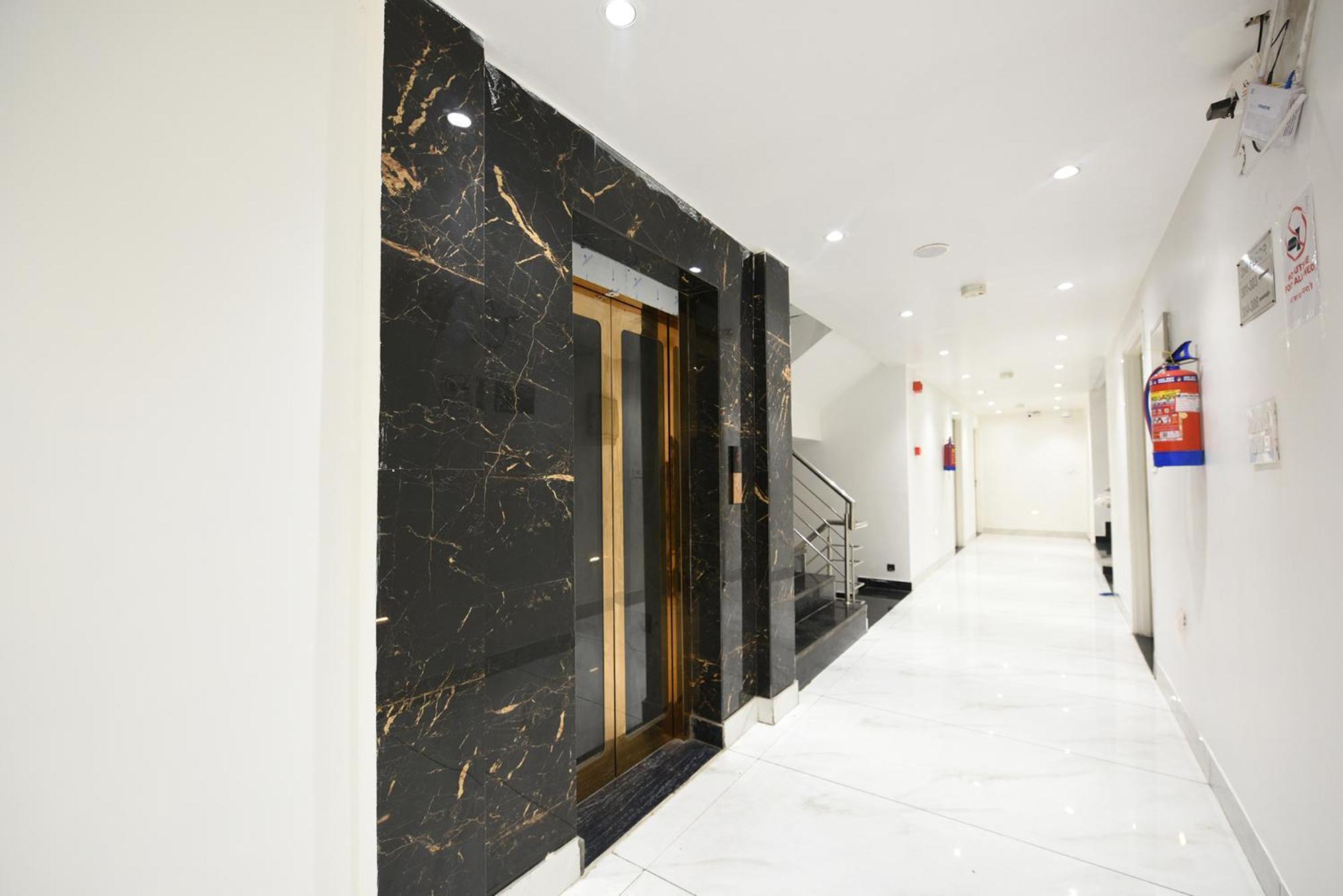 דלהי Fabhotel Luxury Inn Near Adarsh Nagar Metro מראה חיצוני תמונה
