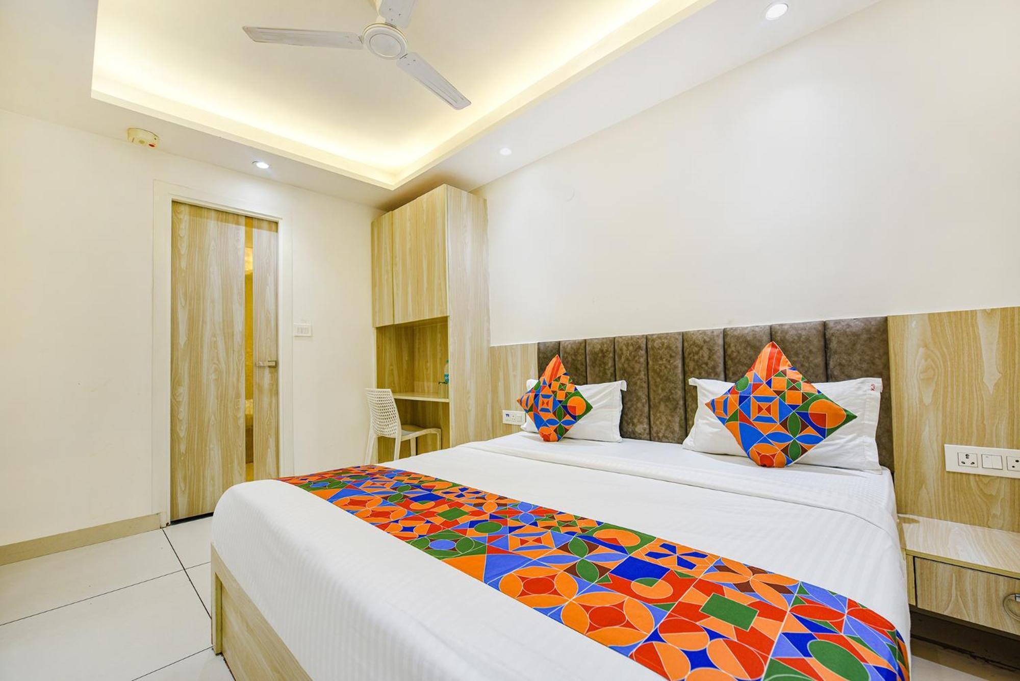 דלהי Fabhotel Luxury Inn Near Adarsh Nagar Metro מראה חיצוני תמונה