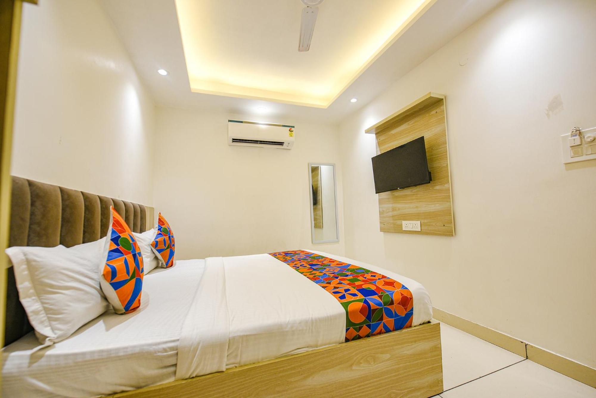 דלהי Fabhotel Luxury Inn Near Adarsh Nagar Metro מראה חיצוני תמונה