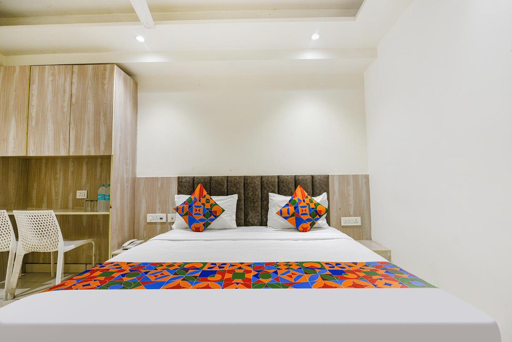 דלהי Fabhotel Luxury Inn Near Adarsh Nagar Metro מראה חיצוני תמונה